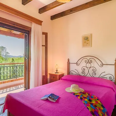 Emilia Villa Sidárion